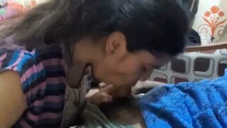 Dehati Hot Looking Girl Gives Blowjob Lover